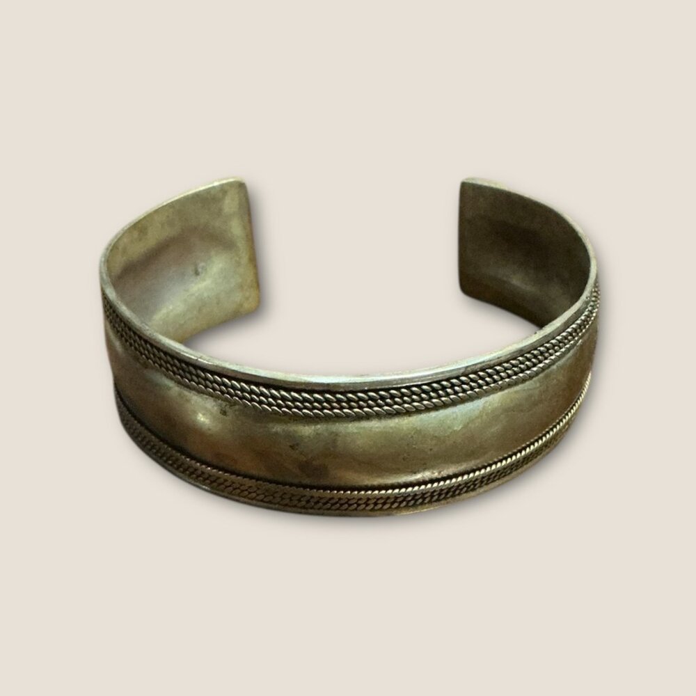 Vintage Brass Open-End Cuff Bracelet With Twisted Rope Detailing
